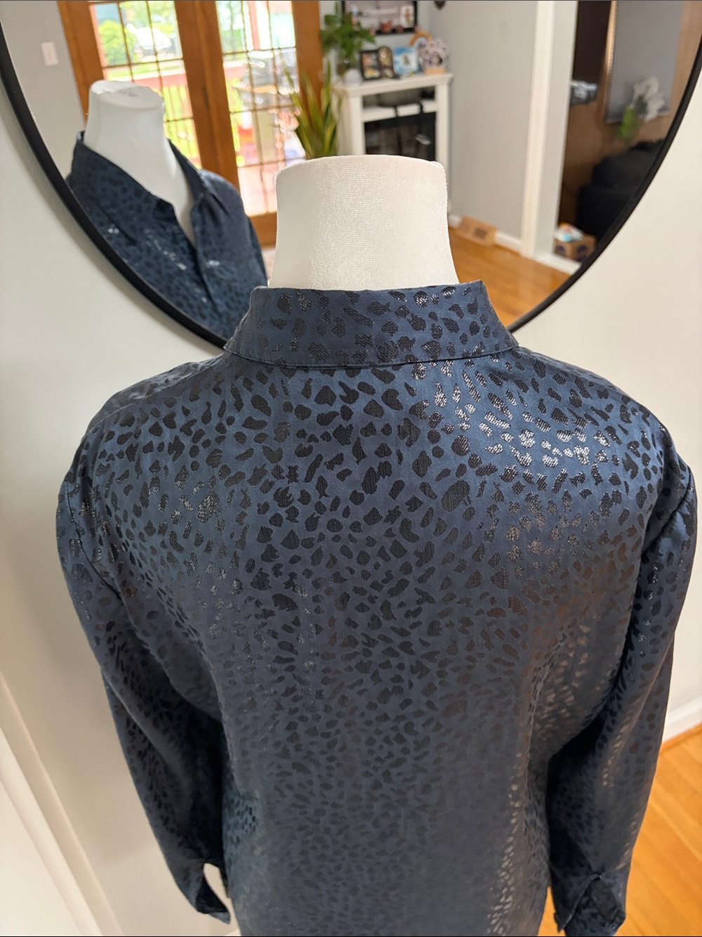 Chico’s Silk Blend Blue Black Leopard Print Button‎ Up Tunic Blouse Shirt Sz 1 - Picture 10 of 13
